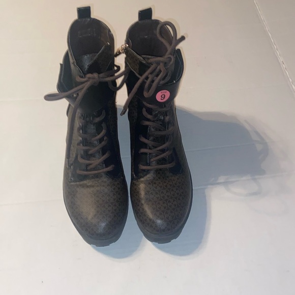 Daisy Fuentes Shoes - New unworn Daisy Fuentes lace up brown and black combat style boots size 9